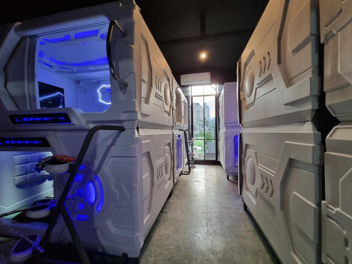 Met A Space Pod @Phrom Phong Bangkok Luaran gambar