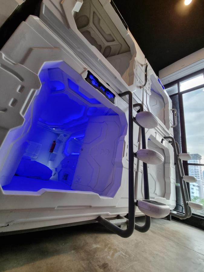 Met A Space Pod @Phrom Phong Bangkok Luaran gambar