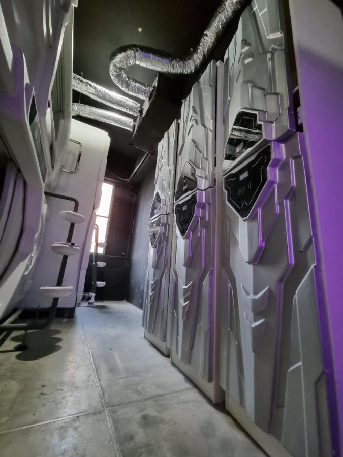 Met A Space Pod @Phrom Phong Bangkok Luaran gambar
