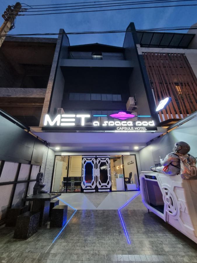 Met A Space Pod @Phrom Phong Bangkok Luaran gambar
