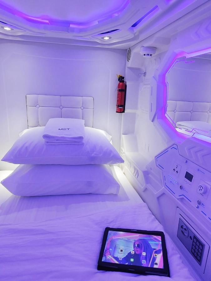 Met A Space Pod @Phrom Phong Bangkok Luaran gambar